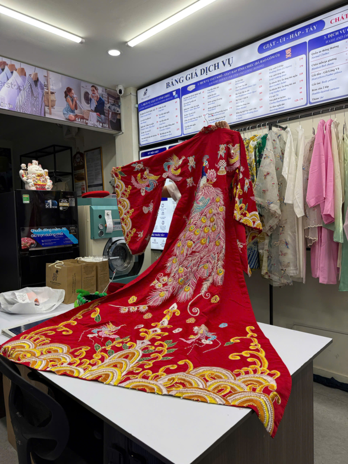 So Sánh Giặt Hấp Và Giặt Nước: Giải Pháp Chăm Sóc Trang Phục Cao Cấp